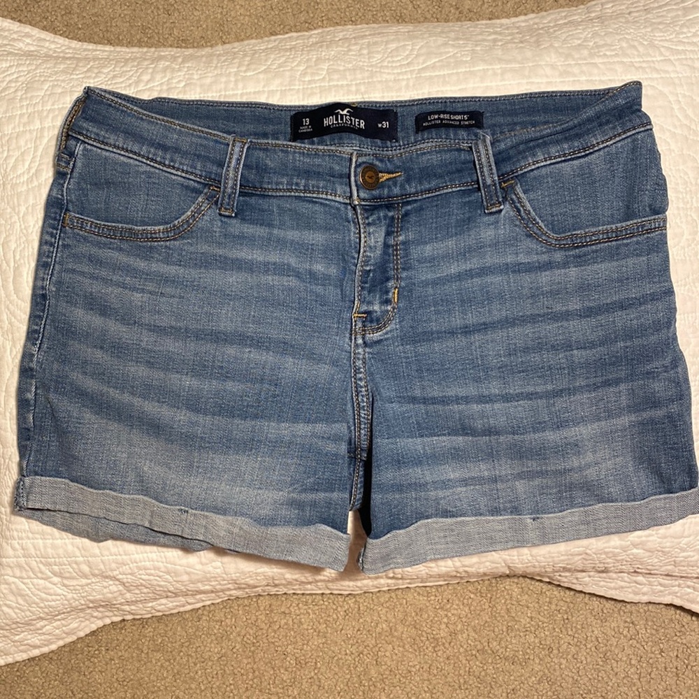 Hollister Low Rise 5 inch Shorts Size 13